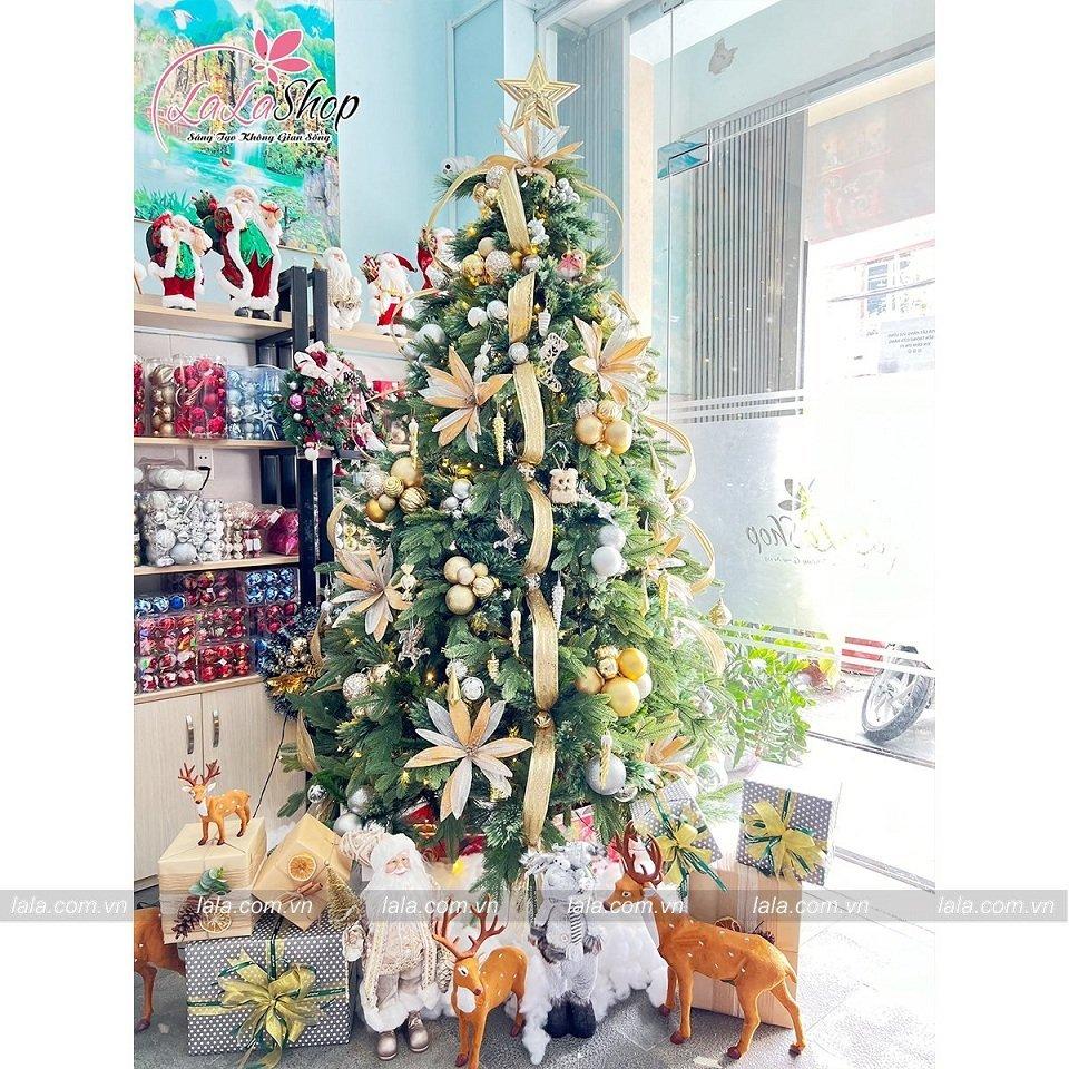 Mẫu trang trí cây thông noel đẹp nhất 2024