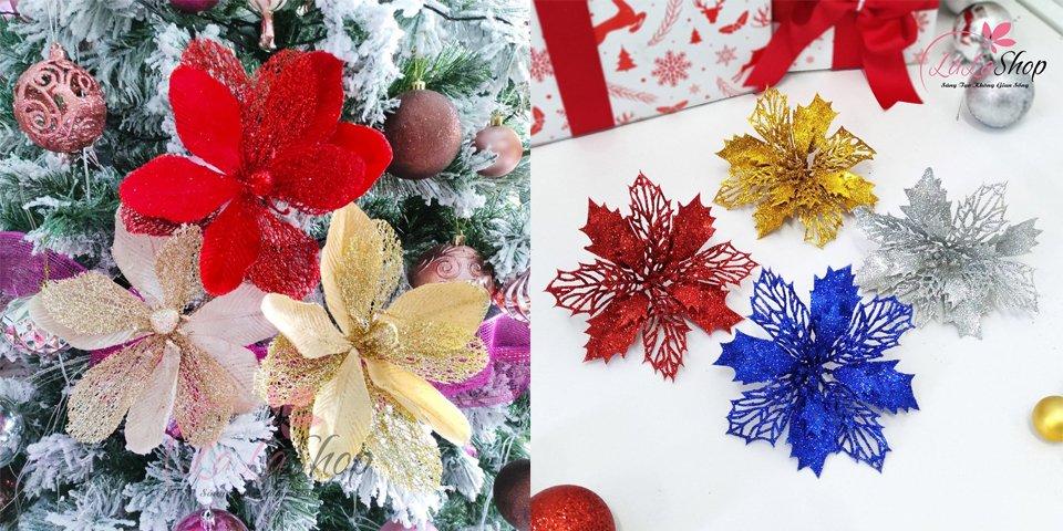 Trang trí cây thông noel với hoa trạng nguyên