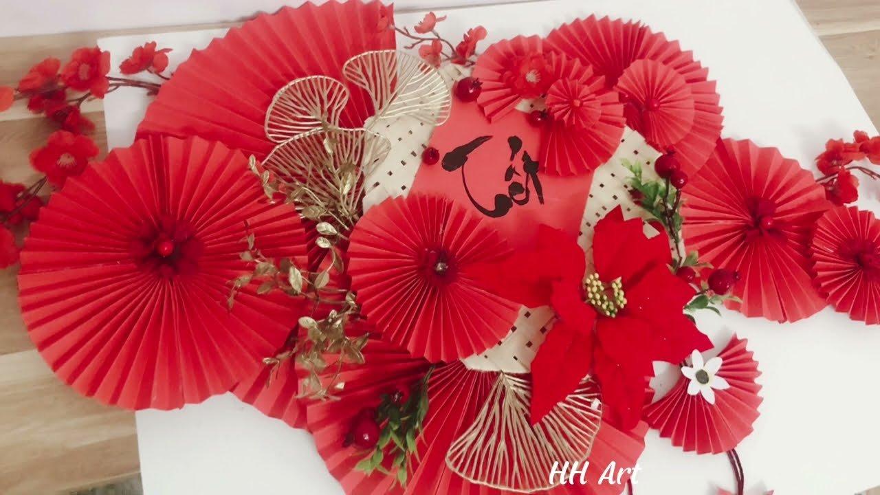 Quạt giấy đỏ trang trí Tết có thể được làm từ nhiều vật liệu khác nhau
