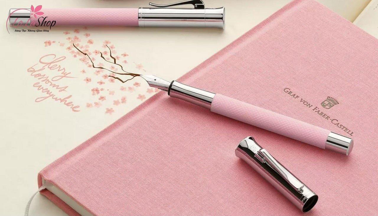 Quà tặng 8/3 - Sổ tay và bút là bộ đôi không thể thiếu cho mọi người