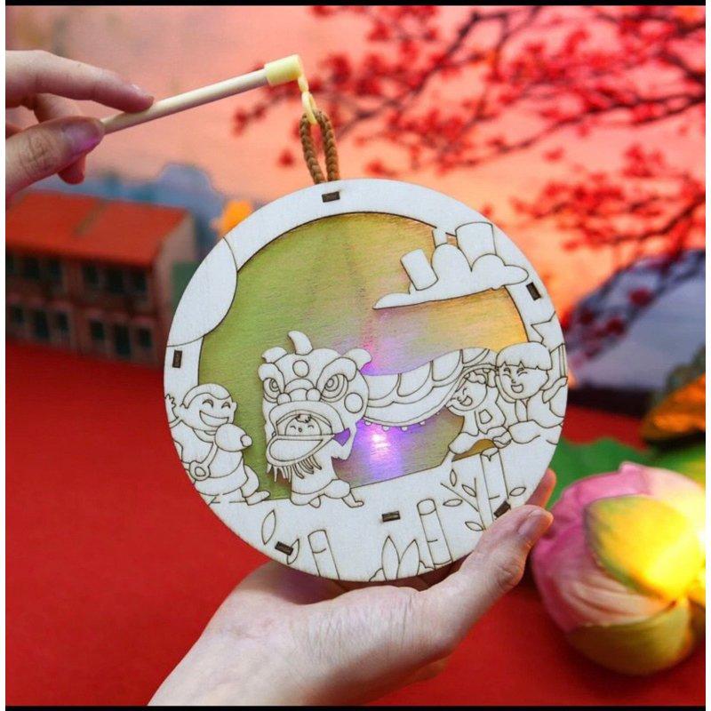 Lồng Đèn Trung Thu Bằng Gỗ Hình Tròn Múa Lân Ông Địa