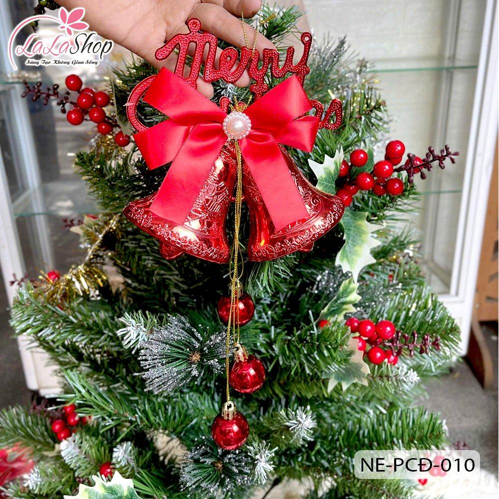 Chuông đôi 8cm kèm nơ và chữ merry trang trí noel