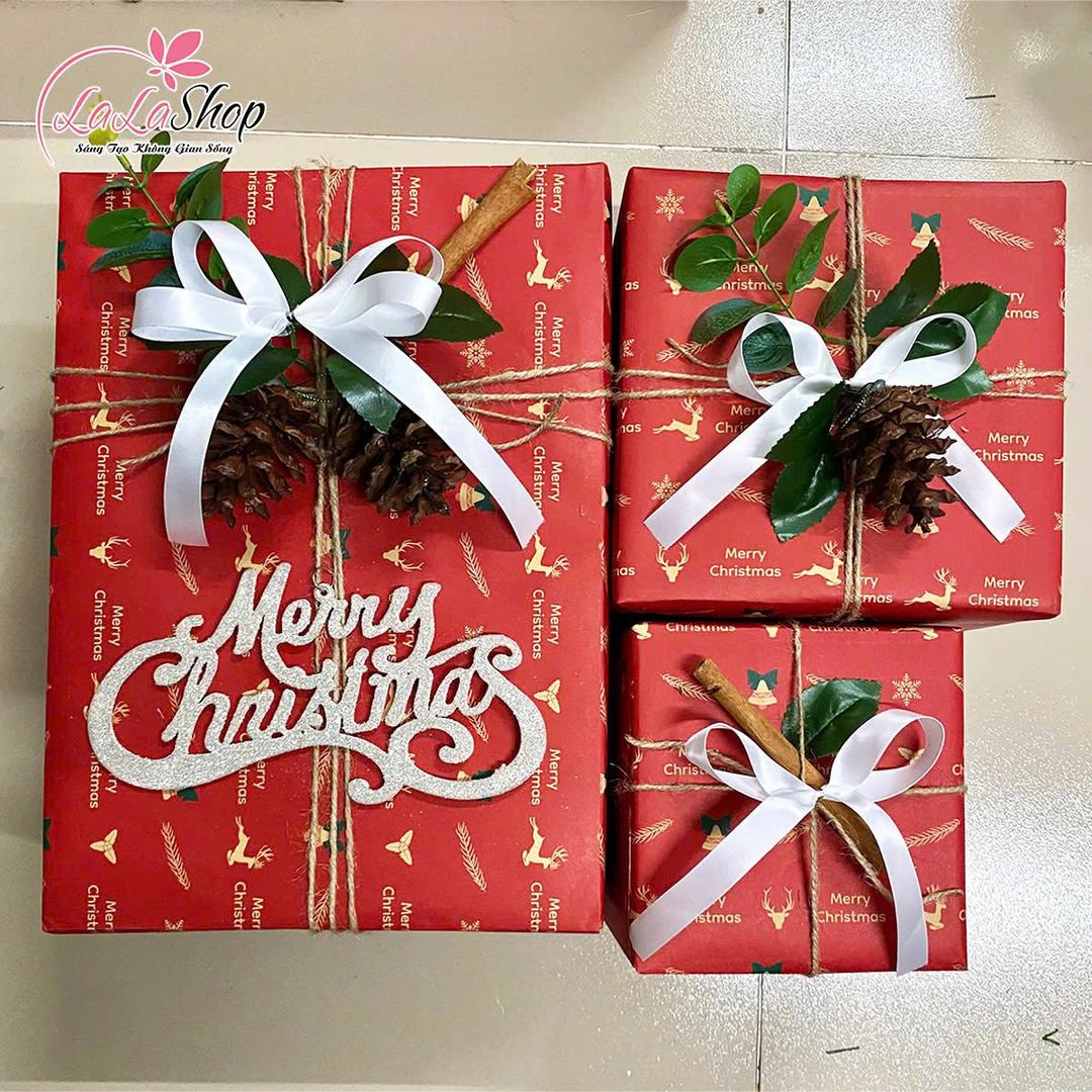 Set 3 hộp quà giáng sinh trang trí trái thông và Merry Christmas làm quà tặng Noel