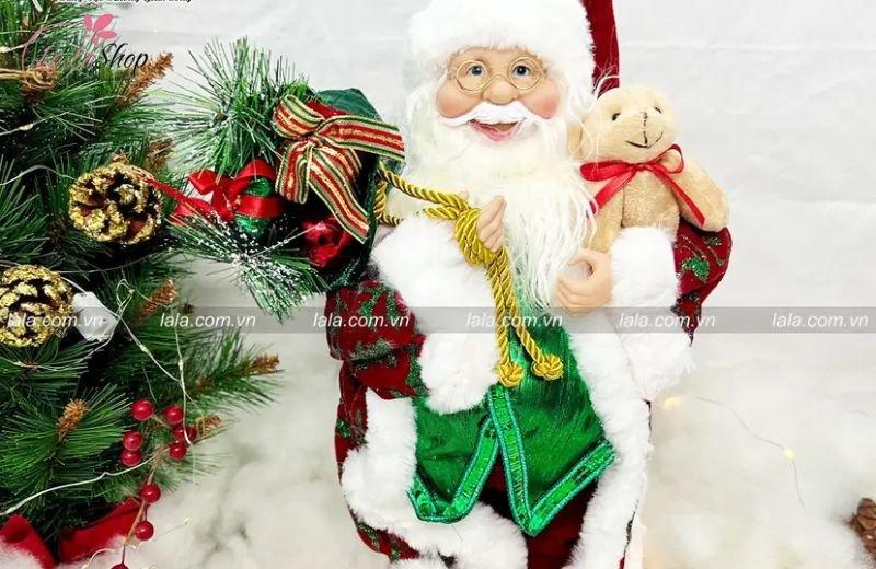 Ông già noel - biểu tượng cho lòng nhân ái và yêu thương
