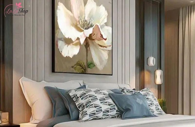 Màu sắc tranh nên nhẹ nhàng để tạo cảm giác thư thái, dễ ngủ