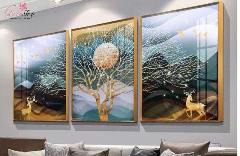 Treo tranh phòng khách để trang trí và tạo cảm xúc cho không gian sống.