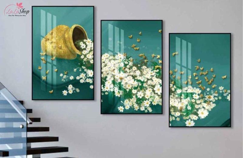 Treo tranh cầu thang vừa để trang trí, vừa để cân bằng phong thuỷ trong nhà