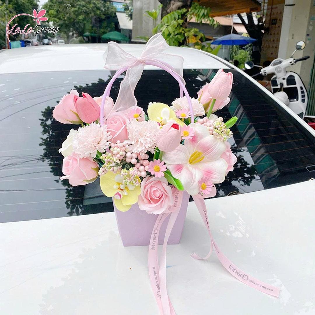 Giỏ hoa hồng sáp thơm mix nhiều loại hoa rực rỡ sắc màu