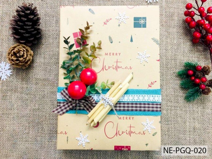 Set 5 Giấy Gói Quà Nền Vàng Merry Christmas Và Hộp Quà