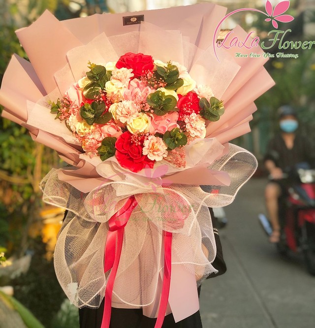 Bó hoa hồng sáp thơm sắc màu yêu thương 3