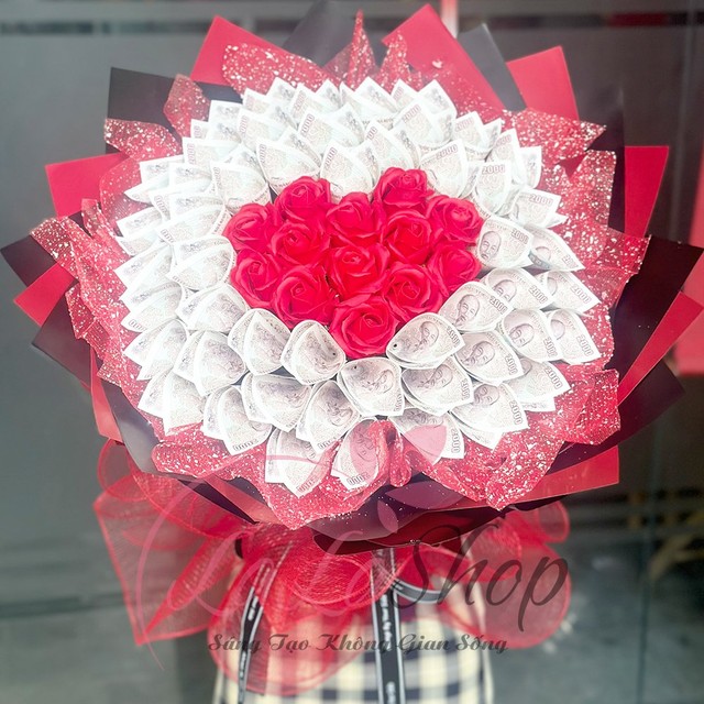 Bó hoa tiền tờ 2k mix hoa hồng sáp thơm