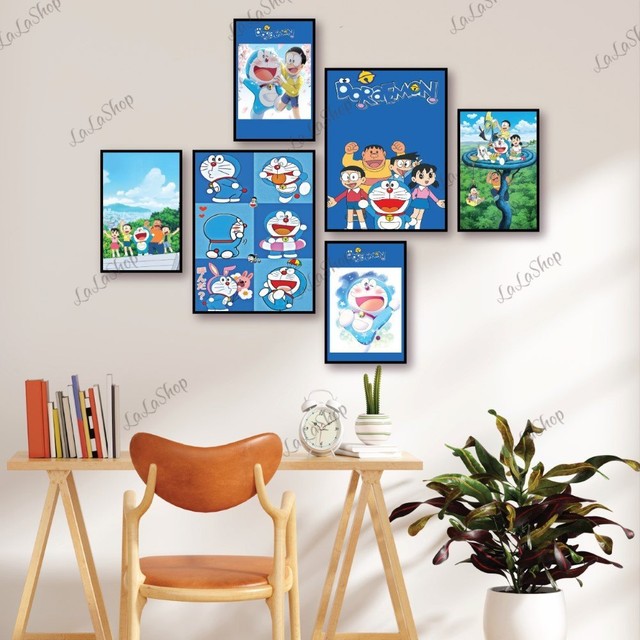 Set 6 Tranh Dán Tường Doraemon Có Keo Sẵn Size vừa: bao gồm 4 tranh 15x20cm và 2 tranh 20x30cm (S)