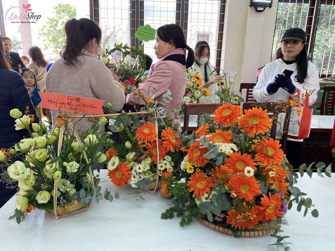 Bài thuyết trình cắm hoa 20/11 chủ đề: Ánh Sáng Tri Thức