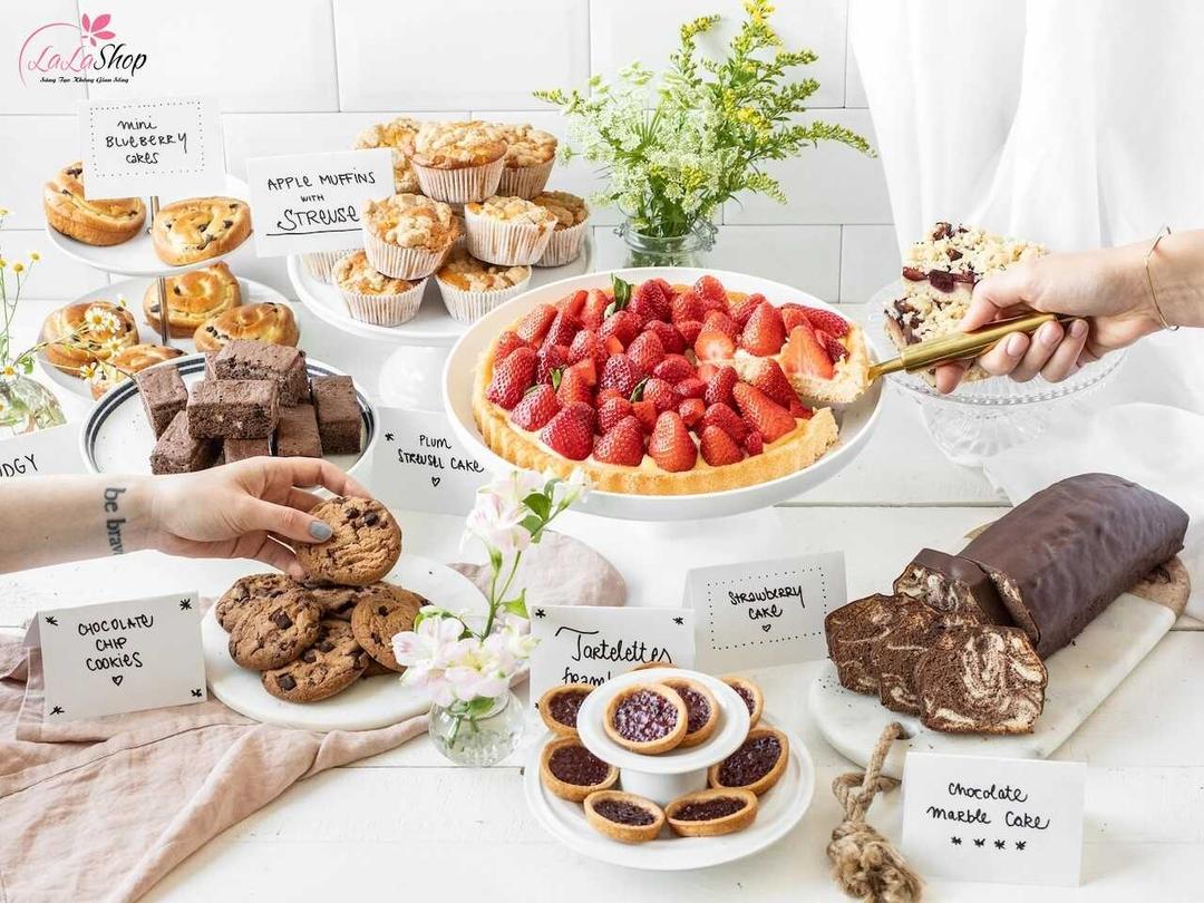 Bánh kẹo là món quà ngọt ngào dành tặng bạn gái vào 20/10