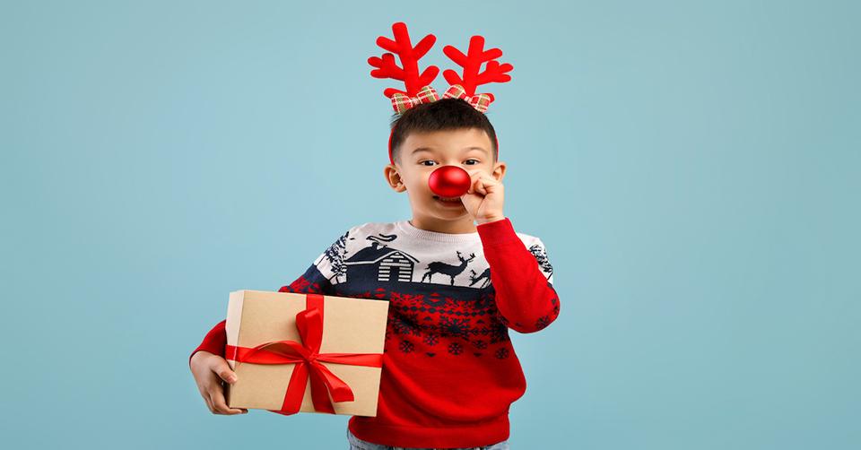 Bên cạnh lời chúc bạn đừng quên tặng cho con món quà con thích nhất