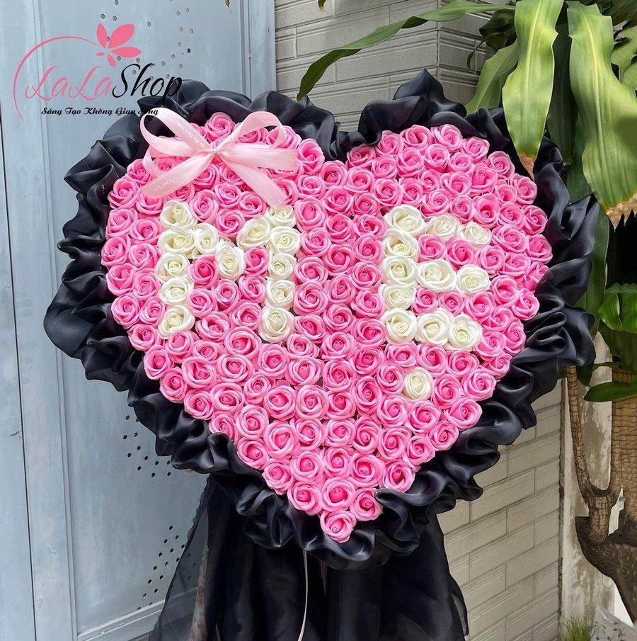 Hoa tặng 20/10 - Mẫu bó hoa hồng sáp thơm chữ Mẹ vô cùng ý nghĩa
