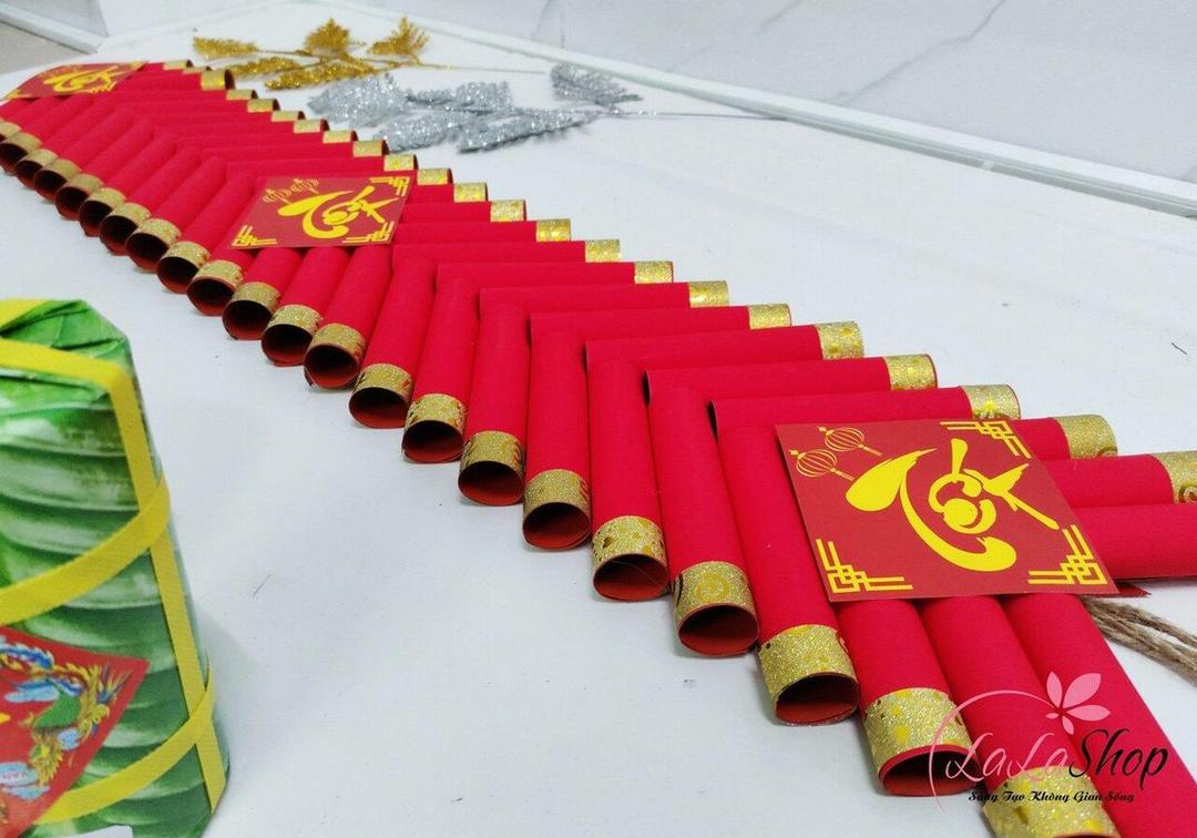 Dây pháo đỏ là biểu tượng không thể thiếu của ngày Tết