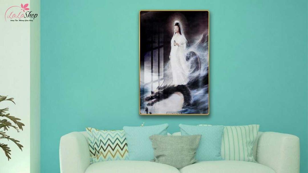 Tranh Quan Âm Bồ Tát với tông màu trắng và đen chủ đạo