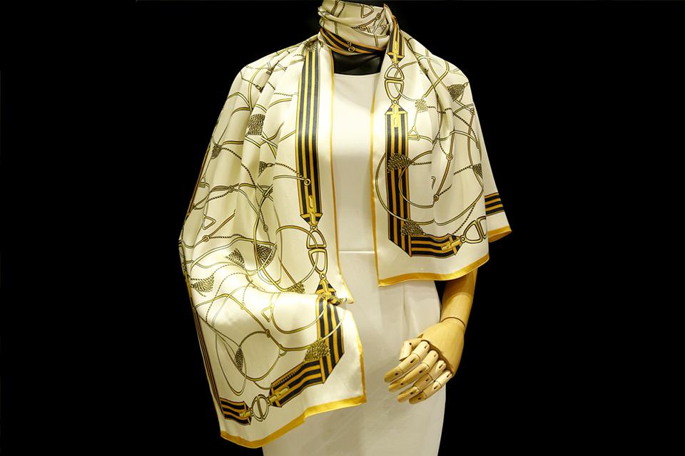 Khăn choàng lụa nhiều mẫu mã, kiểu dáng để bạn dễ dàng lựa chọn