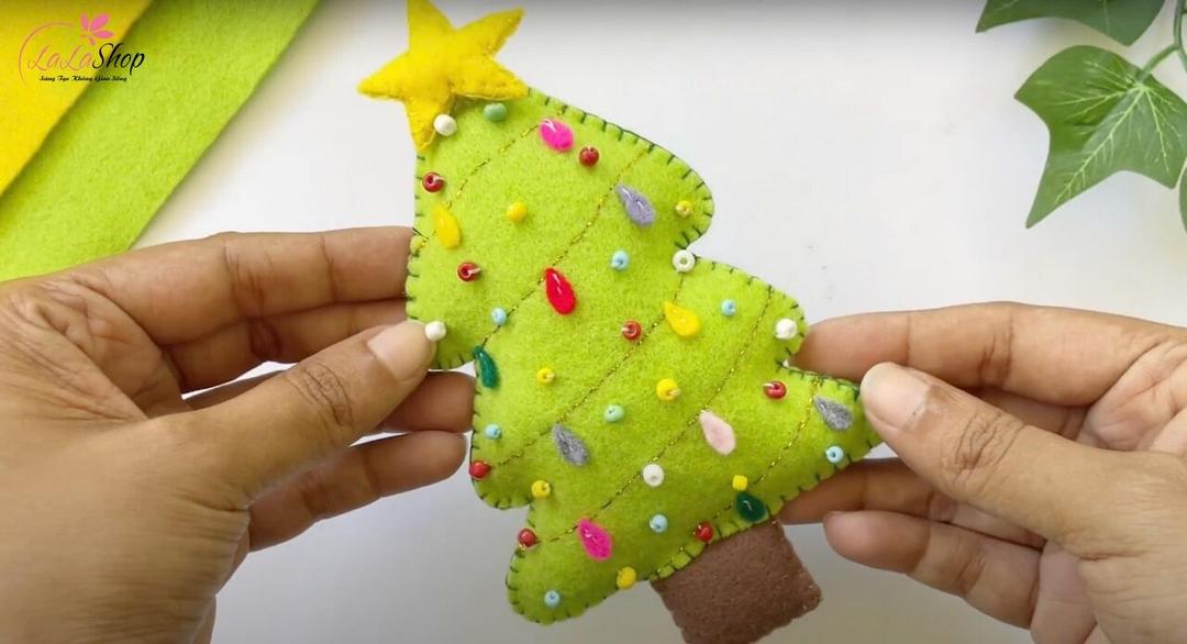 Khâu các chi tiết lại với nhau