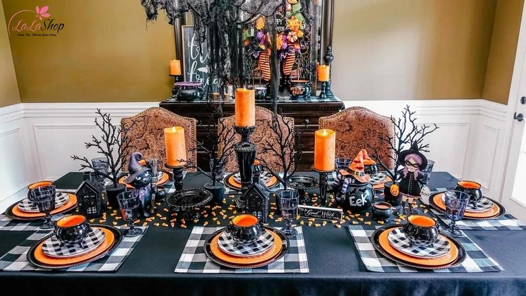 Nến là phụ kiện không thể thiếu để tạo không khí u ám và bí ẩn cho Halloween