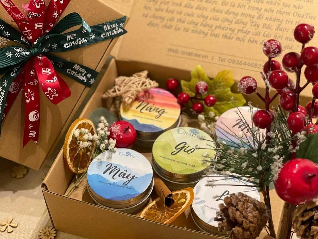 Nến thơm mang đến không gian ấm cúng và thư giãn