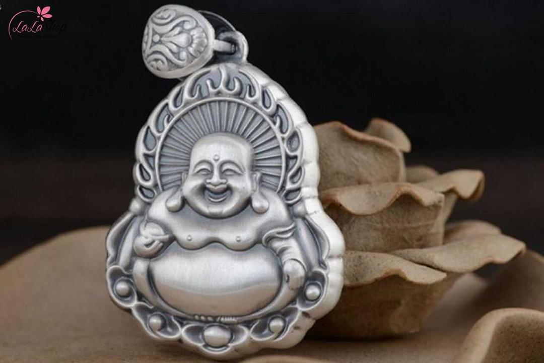 Phật Di Lặc hướng tới một vị phật ở tương lai, buông bỏ mọi chấp niệm làm lòng nhẹ nhàng