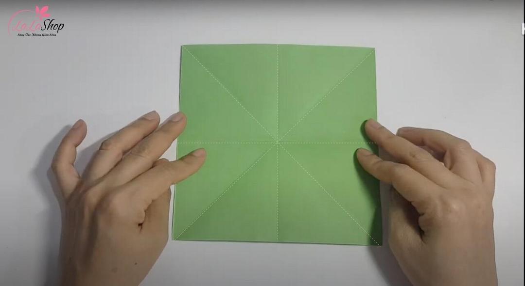 Tạo nếp giấy như theo trong hình