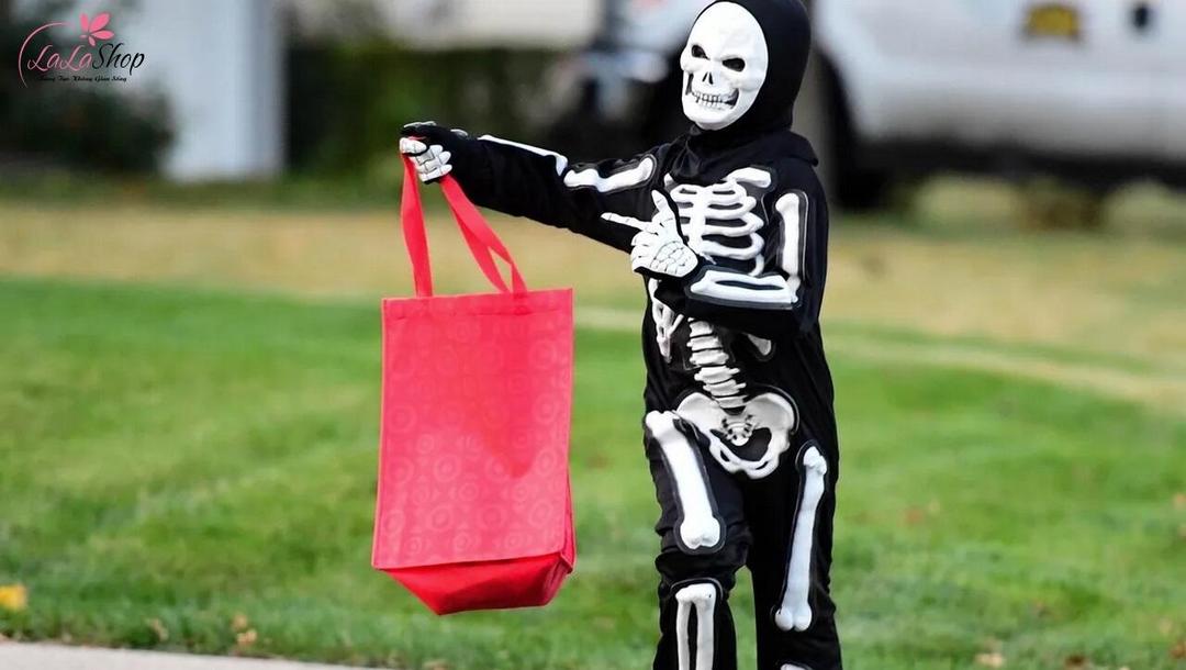 Trang phục bộ xương đơn giản nhưng ấn tượng