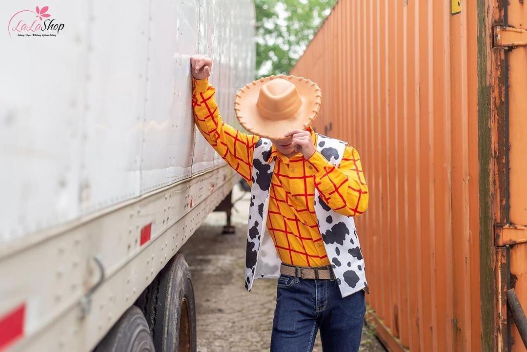 Trang phục cao bồi không quá cầu kỳ nhưng vẫn nổi bật