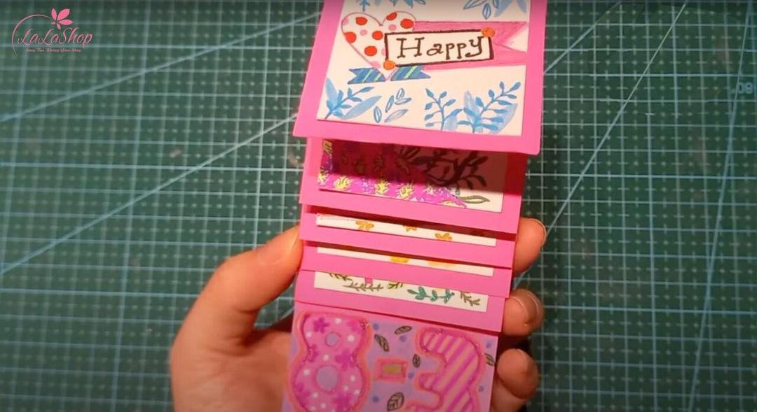 Trang trí lại một vài chi tiết để hoàn thành thiệp thác nước