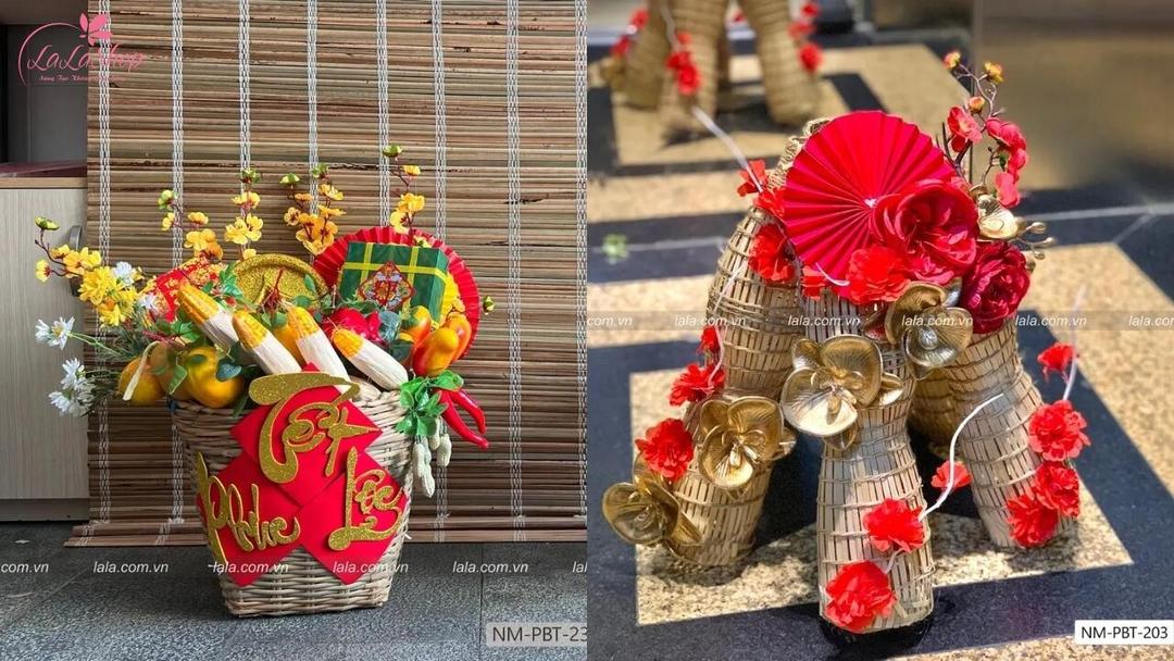 Trang trí tiểu cảnh kèm các mô hình dưa hấu, bánh chưng mang đến không khí Tết