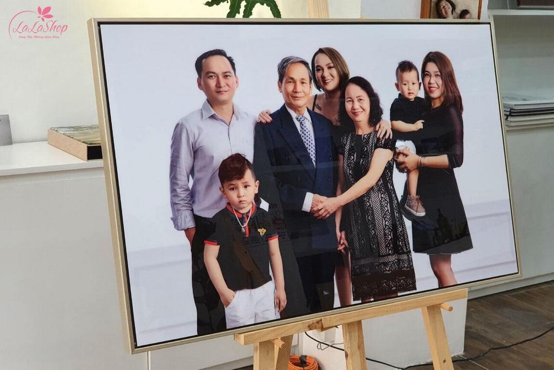 Tranh treo tường in ảnh gia đình sẽ là món quà ý nghĩa tặng mẹ