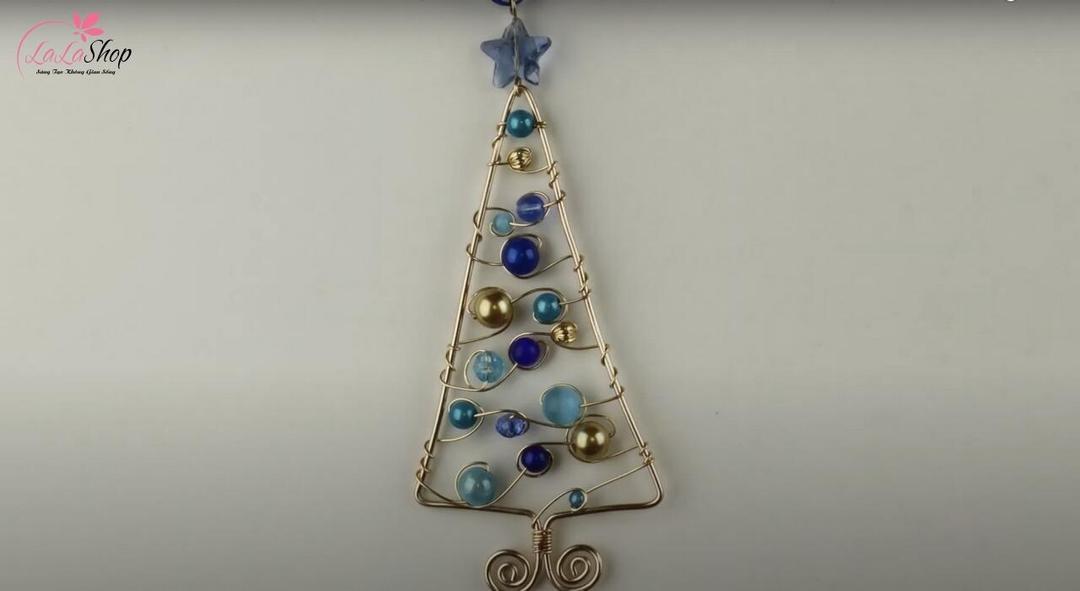 Uốn phần thân cây và trang trí ngôi sao