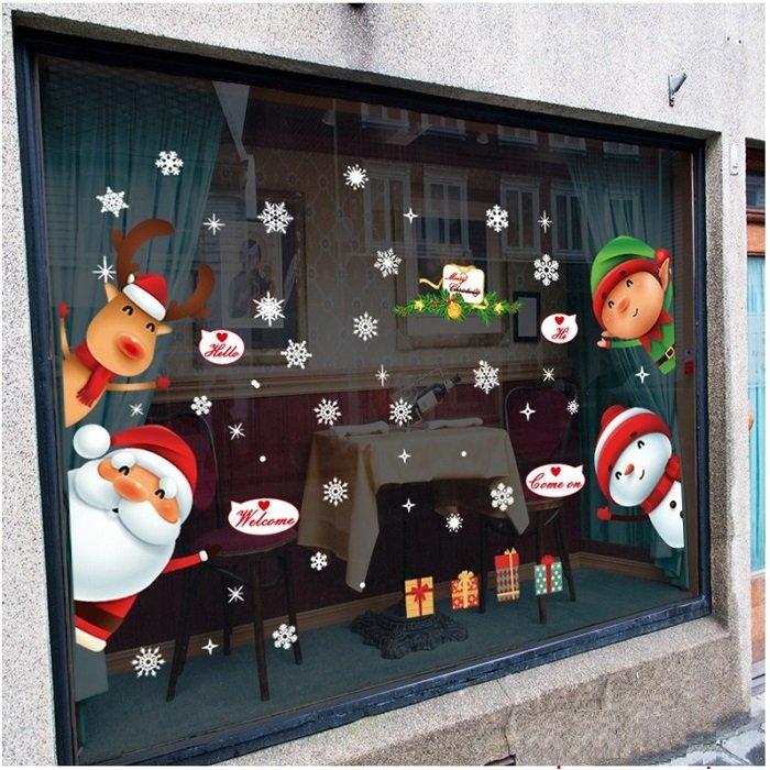 Decal trang trí noel những người bạn giáng sinh bên khung cửa