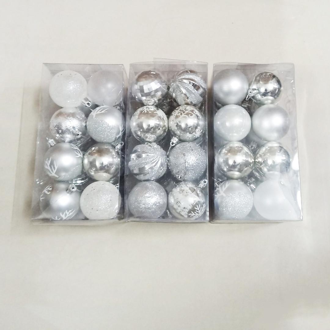 Hộp 16 quả châu sắc trắng bạc họa tiết kim tuyến trang trí noel - 4cm