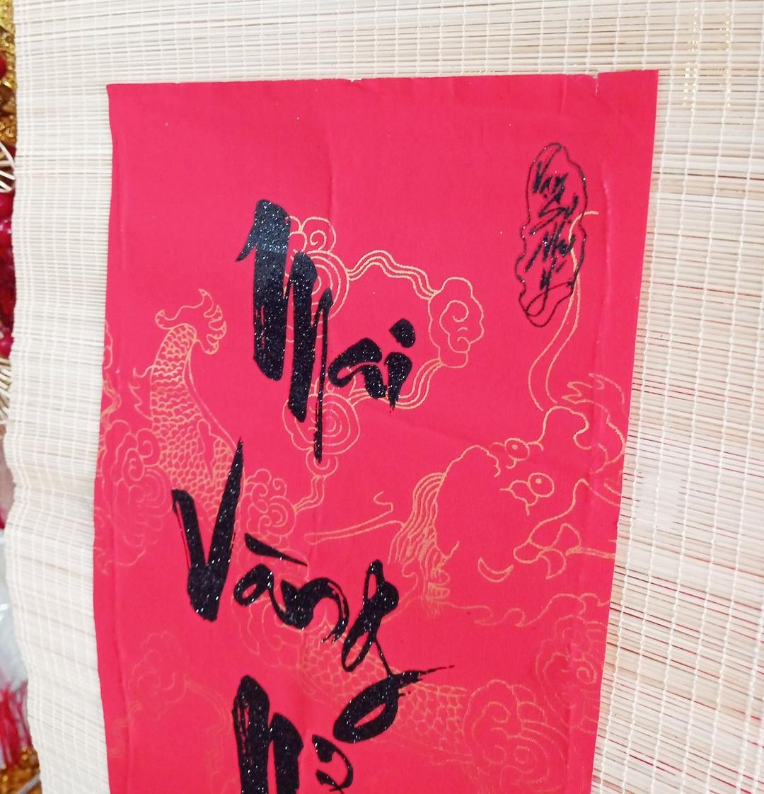 Cặp Liễn Mành Thư Pháp Lớn Mai vàng nở rộ mừng năm mới - Đào hồng khoe sắc đón xuân sang