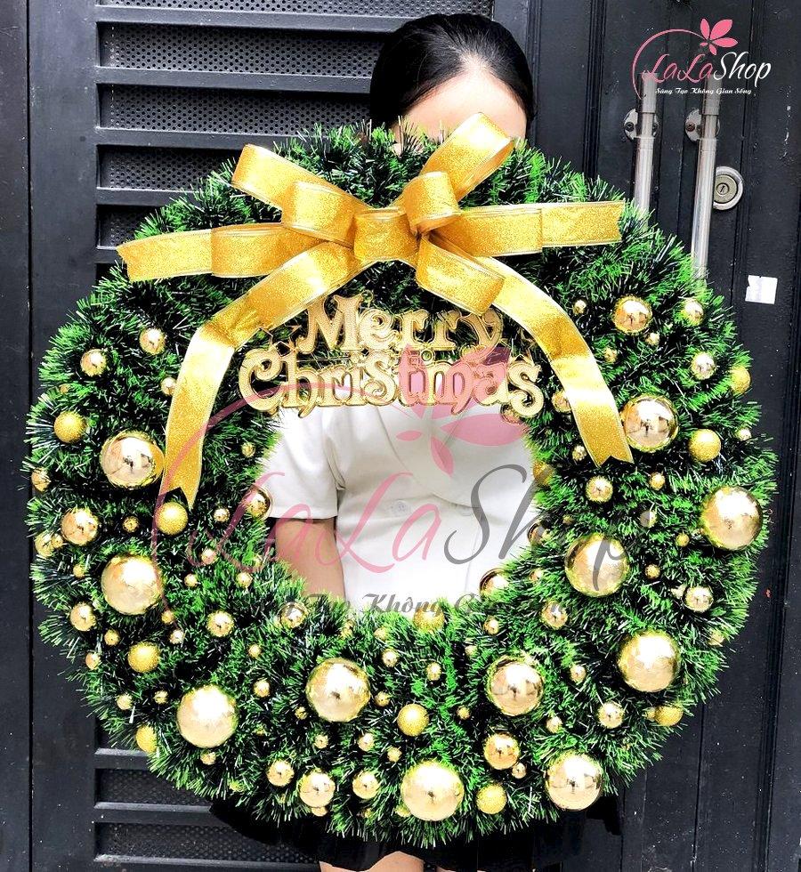 Vòng nguyệt quế Merry Christmas 65cm nhiều quả châu sắc vàng trang trí noel