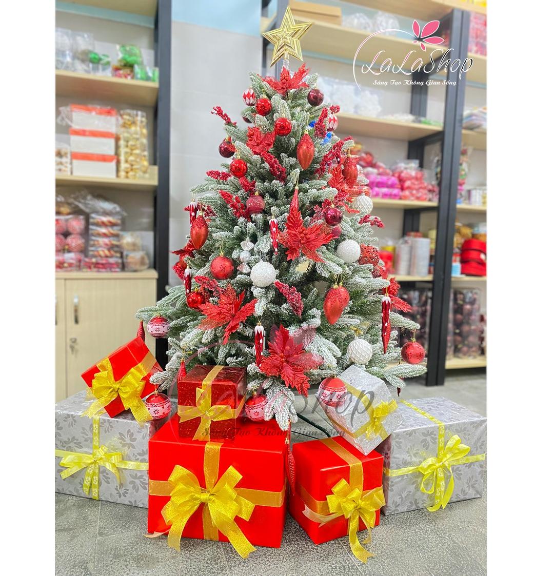 Cây thông noel phủ tuyết 1m5 tông màu đỏ trắng đủ phụ kiện trang trí giáng sinh