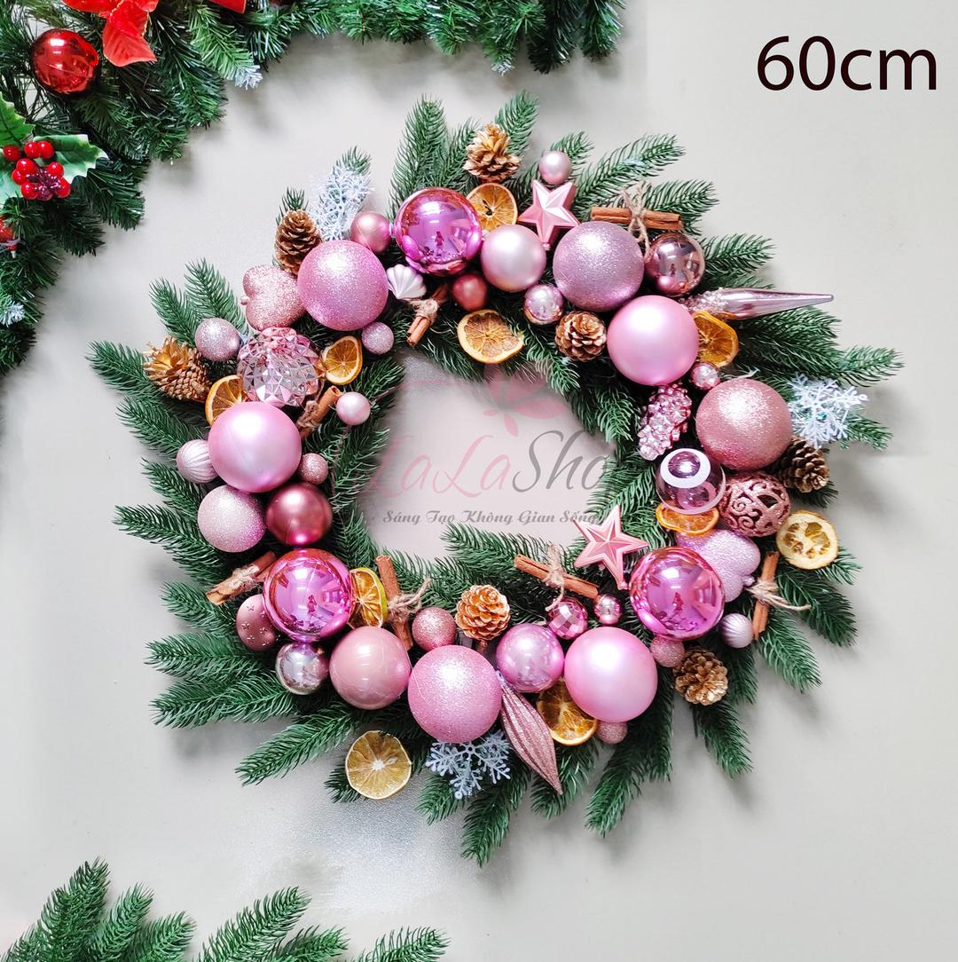 Vòng nguyệt quế 60cm trang trí noel quả thông châu hồng treo cửa