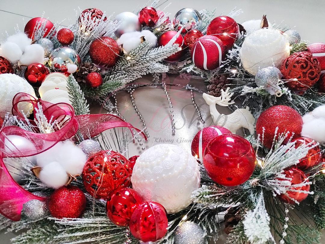 Vòng nguyệt quế 60cm trang trí noel merry Christmas quả châu hoa trạng nguyên sắc màu kèm đèn led