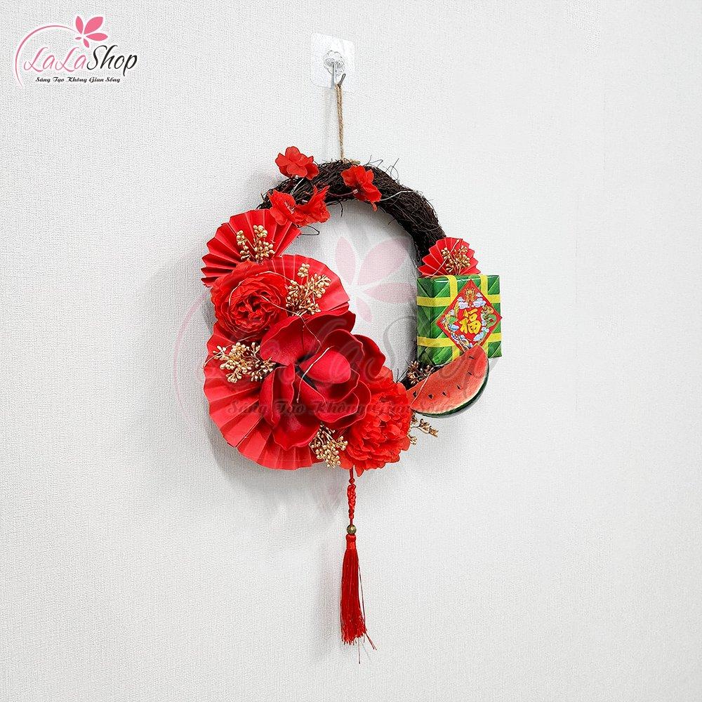 Vòng Hoa Trang Trí Tết Dưa Hấu Bánh Chưng Và Hoa Mẫu Đơn Kèm Đèn 35cm
