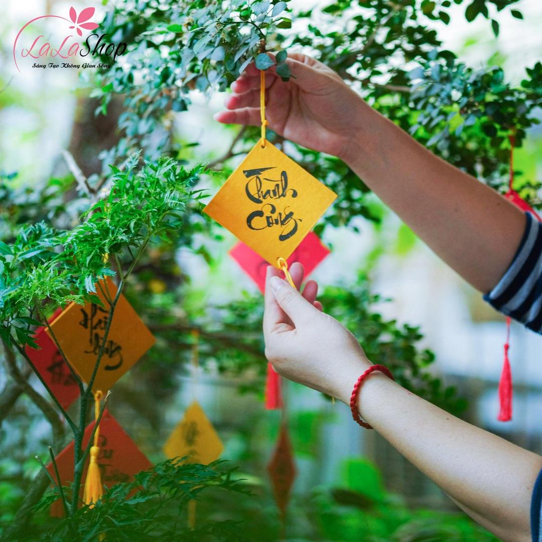 Liễn giấy hình vuông treo trang trí tết chữ thư pháp ngẫu nhiên