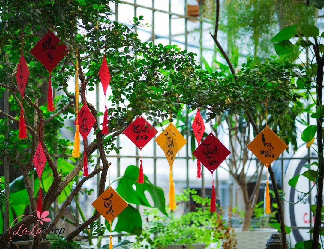 Liễn giấy hình vuông treo trang trí tết chữ thư pháp ngẫu nhiên