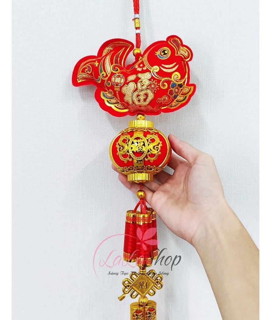 Liễn các chép lồng đèn nhung đỏ kèm 3 trái pháo trang trí tết