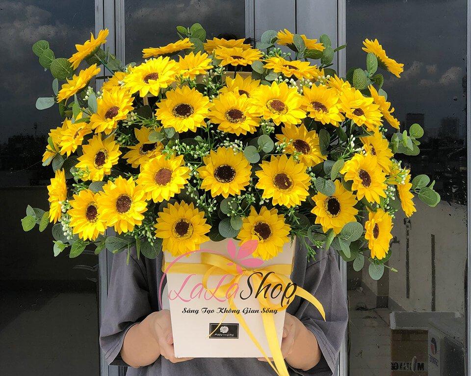Hoa tặng 8/3 - Lẵng Hoa Hướng Dương Sáp Để Bàn