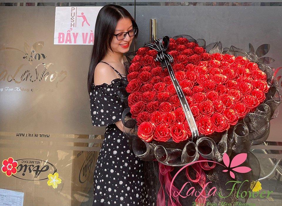 Hoa tặng 8/3 - Hoa hồng là món quà đại diện cho vẻ đẹp, sự cuốn hút đến khó tả của người phụ nữ