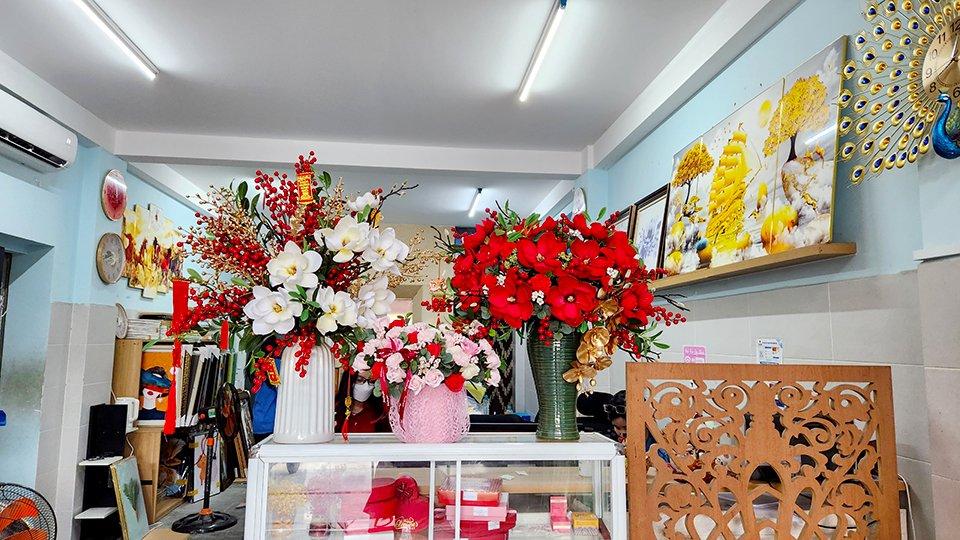 Lala Shop chuyên bán hoa tặng lễ tốt nghiệp giá rẻ siêu đẹp uy tín ở TpHCM