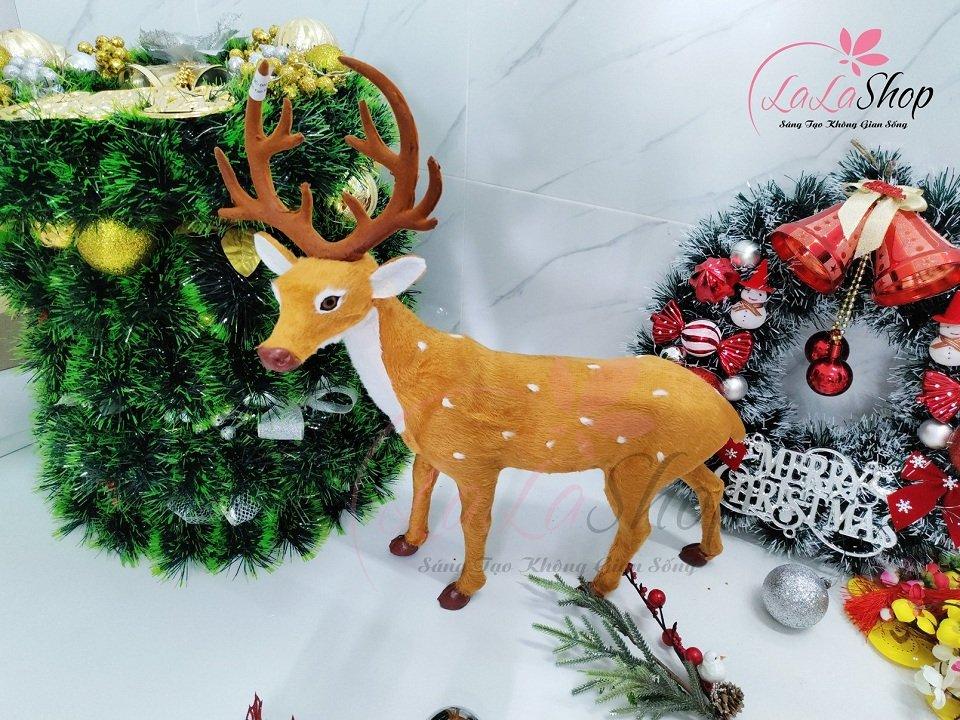 Những chú tuần lộc cũng có thể được dùng để biến không khí noel trở nên tươi vui hơn