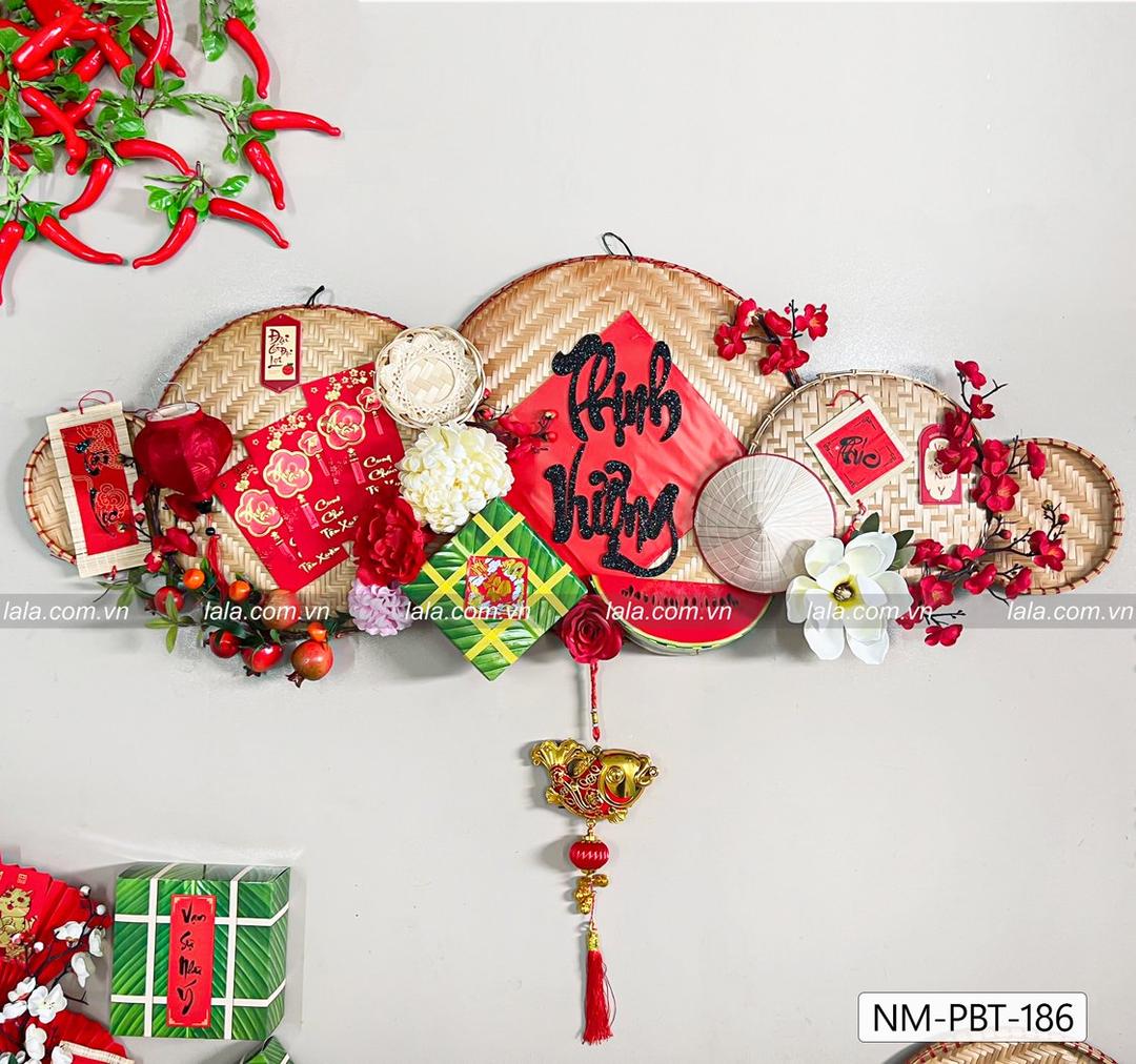 Mẹt tre lớn trang trí tiểu cảnh tết chữ thịnh vượng sắc đỏ bánh chưng xanh mẫu 186